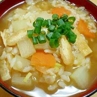 風邪引きさんへ、生姜と根菜のあっさり雑炊。